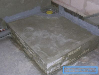 Betongbasen på hörnpallen
