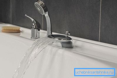 Den stora kapaciteten gör att du kan fylla badet på några minuter. Den stora kapaciteten gör att du kan fylla badet på några minuter.