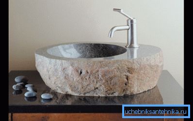 Skål med marmor.