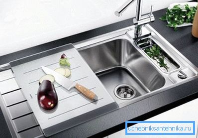 Skål med en bosättare och en plattform.