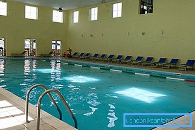 Ju större poolområdet är desto högre är intensiteten i bildandet av ånga.