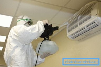 Även konventionella luftkonditioneringsapparater, som är en typ av ventilationssystem, måste desinficeras.