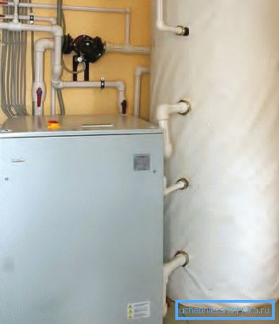 En värmeackumulator kan användas för att stabilisera rinnets temperatur.