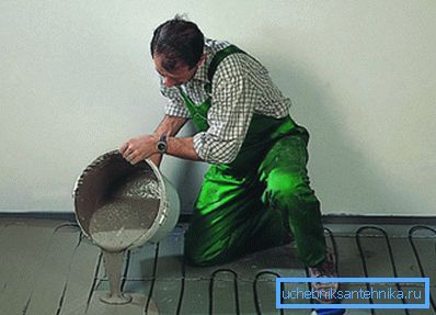 För screed är det bättre att använda en speciell blandning. För screed är det bättre att använda en speciell blandning.