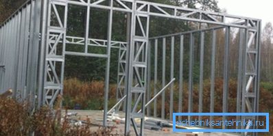 Hus i färd med installationen Hus i färd med installationen
