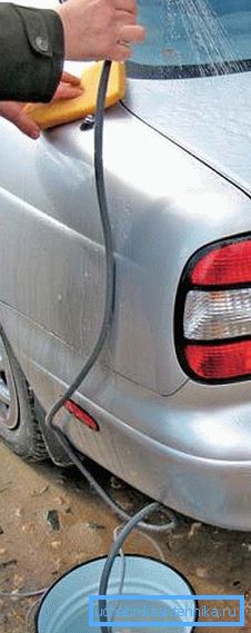 Duschen kan användas för att tvätta bilen. Duschen kan användas för att tvätta bilen.
