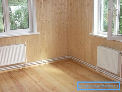 Två-rörsinstallation av värmesystem i ett privat hus