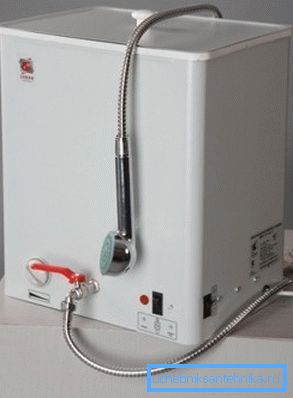 Elektrisk vattenvärmare för dusch EVBO-20/1, 25-1 kan fungera både från nätverket och från det inbyggda batteriet