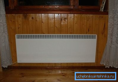 Elektrisk konvektor i stugan