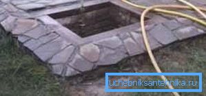 Om brunnen är så låg och rektangulär, kan du använda modernt fukt och värmebeständigt designmaterial.