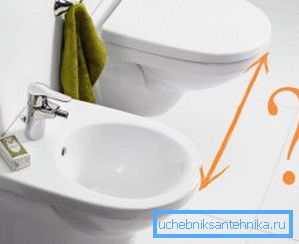 Om flera VVS-apparater är installerade med den här metoden, är det nödvändigt att ta hänsyn till avståndet mellan dem eller köpa en fullsträckt sektion.