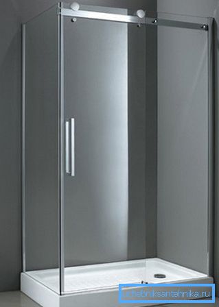 Om man i små stugor ska använda transparent material för att skapa staket, så syns de visuellt bredare, och den här lösningen är också lämplig för personer som lider av klaustrofobi. Om man i små stugor ska använda transparent material för att skapa staket, så syns de visuellt bredare, och den här lösningen är också lämplig för personer som lider av klaustrofobi.