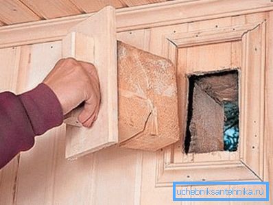 Naturlig ventilation i ett trähus undviker mögel och ruttningsprocesser.