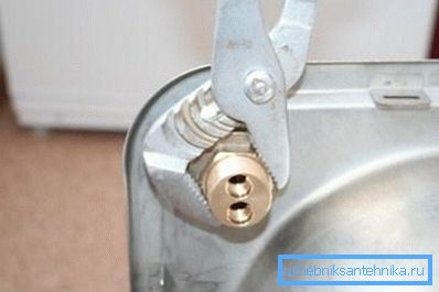 Fixerad från insidan av klämmuttern