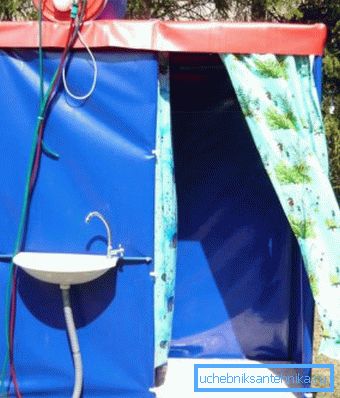 Foto av förortsuppvärmd dusch