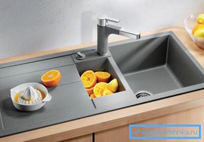 Foto: diskbänk - ett nödvändigt element i köket.