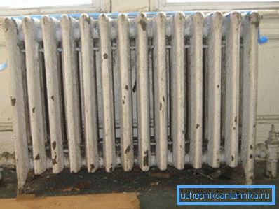 Bilder av gamla radiatorbatterier