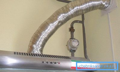 Foto av flexibel metallkanal