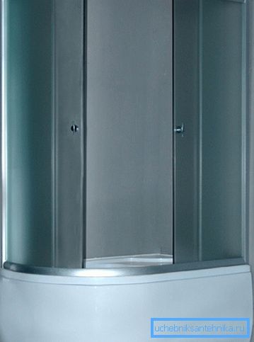 En djup duschbricka 120x80 kan också vara en del av ett hörn, det vill säga en struktur utan inre väggar