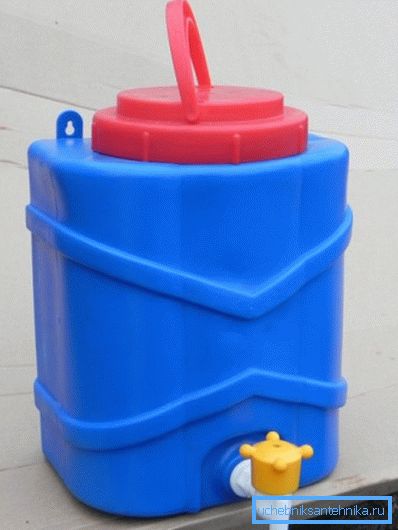 Klar tank med kran Klar tank med kran