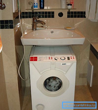 Instruktionen rekommenderar en total bygghöjd inom 800 mm