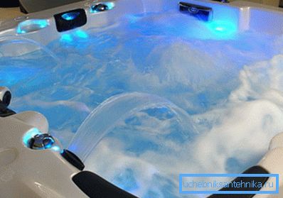 Användningen av jacuzzi eller hydromassage kräver minst fyra bar tryck i vattenförsörjningssystemet