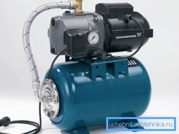 Hur ökar vattentrycket i vattenförsörjningen på en landsplats? Använd en pumpstation