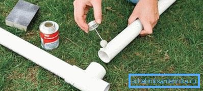 Hur man lim PVC-rör med en speciell komposition