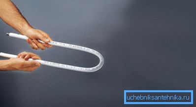 Hur man böjer ett plaströr