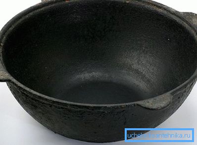 Cauldron kräver en speciell design av ugnen. Cauldron kräver en speciell design av ugnen.