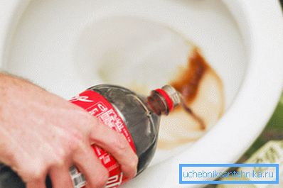 Coca-Cola tar bort rost på grund av dess höga fosforsyrahalt. Coca-Cola tar bort rost på grund av dess höga fosforsyrahalt.