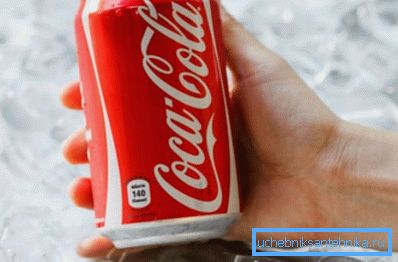 Cola kan klara en brun patina på toaletten