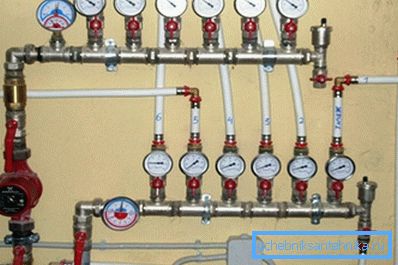 Manifold nod av det radiella värmesystemet Manifold nod av det radiella värmesystemet