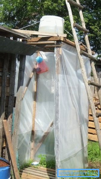 Designen är täckt med polyeten