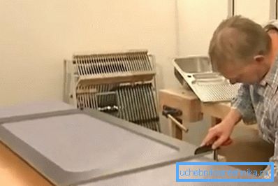 Klämma stencilen