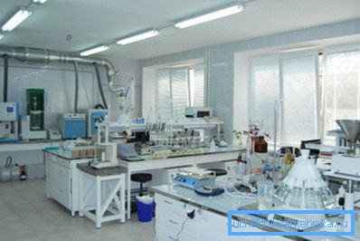 Laboratorium som undersöker vattenkvaliteten.