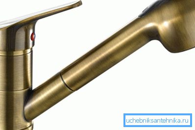 Mässingblandare med utdragbar dusch