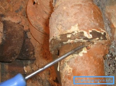 Överflödigt material runt klockan klämmer smidigt