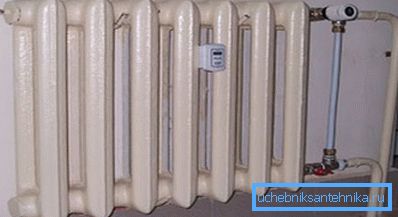 Det bästa stället att installera termostaten är batteriets inlopp