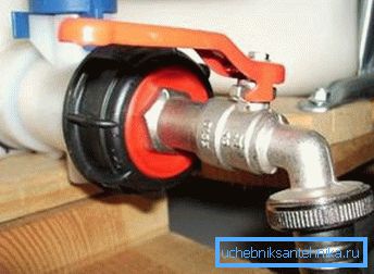 Metallkubskran för vatten med plastadapter Metallkubskran för vatten med plastadapter