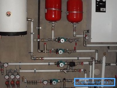 Metallplastkommunikation uppvärmning och varmt vatten.