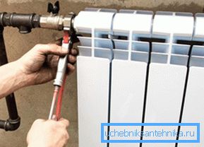 Installation av aluminiumradiatorer med egna händer under en omhändertagning