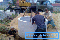 Montering av betongringar.