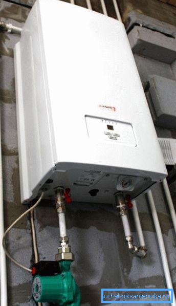 Installation på väggen tar inte mycket tid och energi. Installation på väggen tar inte mycket tid och energi.