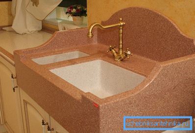 Sink från artificiell granit för ett interiör i retrostil