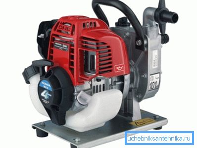 På bilden - Honda VX10K1 självpumpande motorpump. På bilden - Honda VX10K1 självpumpande motorpump.