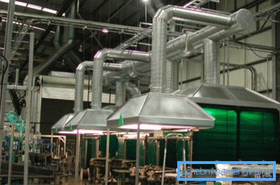 På foto - arbetsplatser utrustade med individuella ventilationssystem.