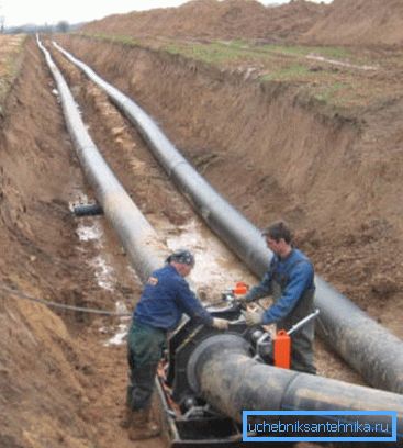 På bilden - rörledningen från HDPE-röret