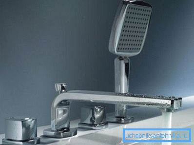 Bilden visar att enheten har en lakonisk modern design. Bilden visar att enheten har en lakonisk modern design.