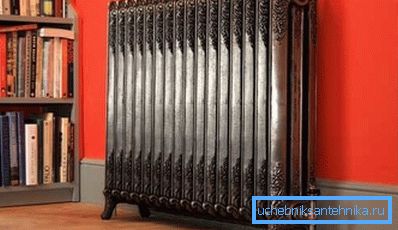 Utomhus gjutjärn radiator.